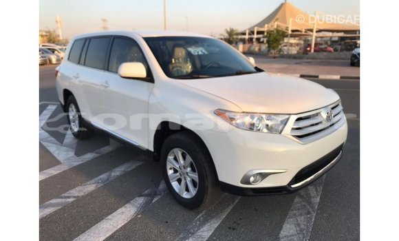 Buy Import Toyota Highlander White Car in Import - Dubai in Dhufar Buy Import Toyota Highlander White Car in Import - Dubai in Dhufar