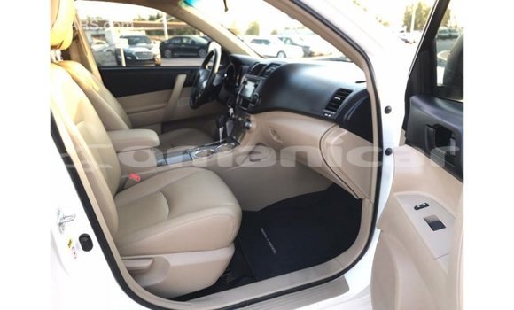 Buy Import Toyota Highlander White Car in Import - Dubai in Dhufar Buy Import Toyota Highlander White Car in Import - Dubai in Dhufar