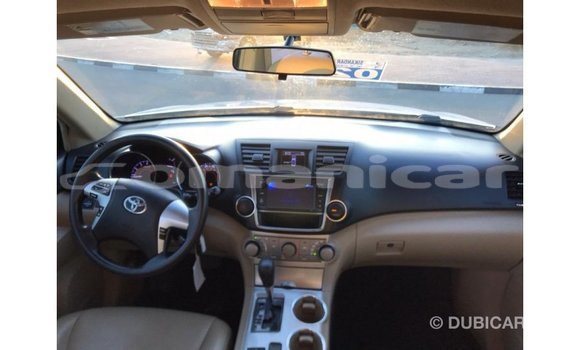 Buy Import Toyota Highlander White Car in Import - Dubai in Dhufar Buy Import Toyota Highlander White Car in Import - Dubai in Dhufar