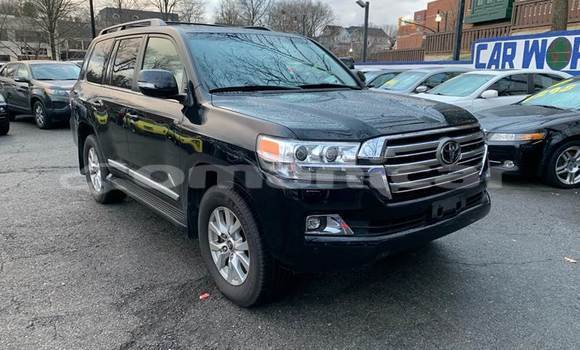 Buy Used Toyota Land Cruiser Black Car in Muscat in Masqat Buy Used Toyota Land Cruiser Black Car in Muscat in Masqat