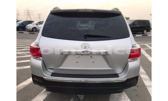 Buy Import Toyota Highlander Other Car in Import - Dubai in Dhufar Buy Import Toyota Highlander Other Car in Import - Dubai in Dhufar