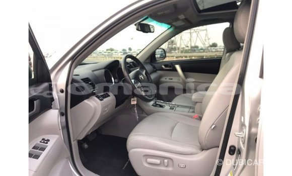 Buy Import Toyota Highlander Other Car in Import - Dubai in Dhufar Buy Import Toyota Highlander Other Car in Import - Dubai in Dhufar