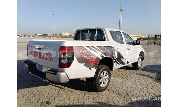 Buy Import Mitsubishi L200 White Car in Import - Dubai in Dhufar Buy Import Mitsubishi L200 White Car in Import - Dubai in Dhufar