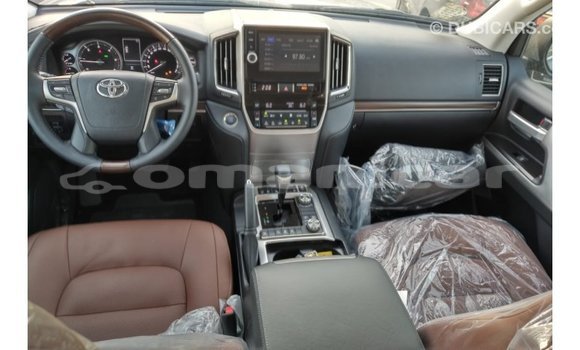 Buy Import Toyota Land Cruiser White Car in Import - Dubai in Dhufar Buy Import Toyota Land Cruiser White Car in Import - Dubai in Dhufar