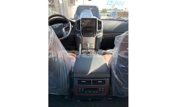 Buy Import Toyota Land Cruiser White Car in Import - Dubai in Dhufar Buy Import Toyota Land Cruiser White Car in Import - Dubai in Dhufar