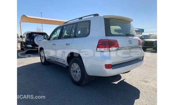 Buy Import Toyota Land Cruiser White Car in Import - Dubai in Dhufar Buy Import Toyota Land Cruiser White Car in Import - Dubai in Dhufar