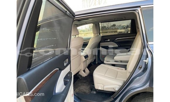 Buy Import Toyota Highlander Blue Car in Import - Dubai in Dhufar Buy Import Toyota Highlander Blue Car in Import - Dubai in Dhufar