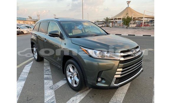 Buy Import Toyota Highlander Green Car in Import - Dubai in Dhufar Buy Import Toyota Highlander Green Car in Import - Dubai in Dhufar