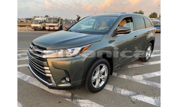 Buy Import Toyota Highlander Green Car in Import - Dubai in Dhufar Buy Import Toyota Highlander Green Car in Import - Dubai in Dhufar