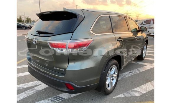 Buy Import Toyota Highlander Green Car in Import - Dubai in Dhufar Buy Import Toyota Highlander Green Car in Import - Dubai in Dhufar