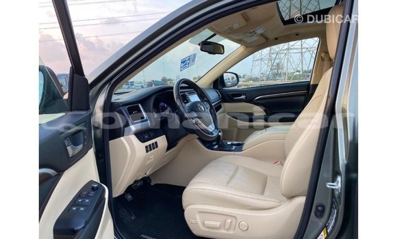 Buy Import Toyota Highlander Green Car in Import - Dubai in Dhufar Buy Import Toyota Highlander Green Car in Import - Dubai in Dhufar