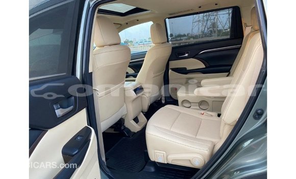 Buy Import Toyota Highlander Green Car in Import - Dubai in Dhufar Buy Import Toyota Highlander Green Car in Import - Dubai in Dhufar