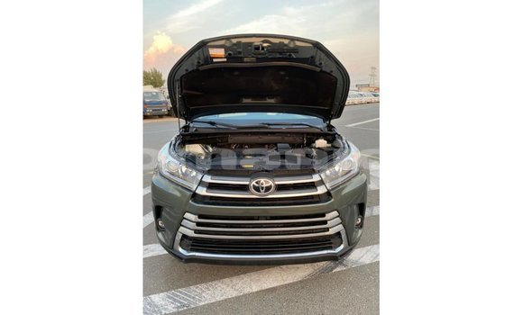 Buy Import Toyota Highlander Green Car in Import - Dubai in Dhufar Buy Import Toyota Highlander Green Car in Import - Dubai in Dhufar
