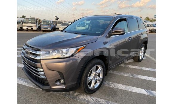 Buy Import Toyota Highlander Other Car in Import - Dubai in Dhufar Buy Import Toyota Highlander Other Car in Import - Dubai in Dhufar