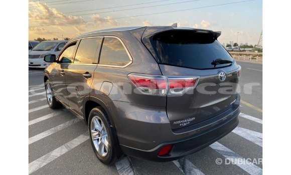 Buy Import Toyota Highlander Other Car in Import - Dubai in Dhufar Buy Import Toyota Highlander Other Car in Import - Dubai in Dhufar