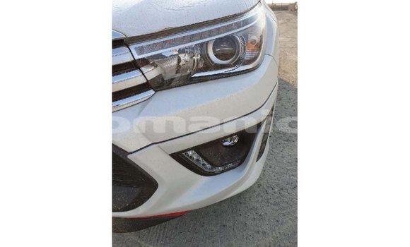 Buy Import Toyota Hilux White Car in Import - Dubai in Dhufar Buy Import Toyota Hilux White Car in Import - Dubai in Dhufar