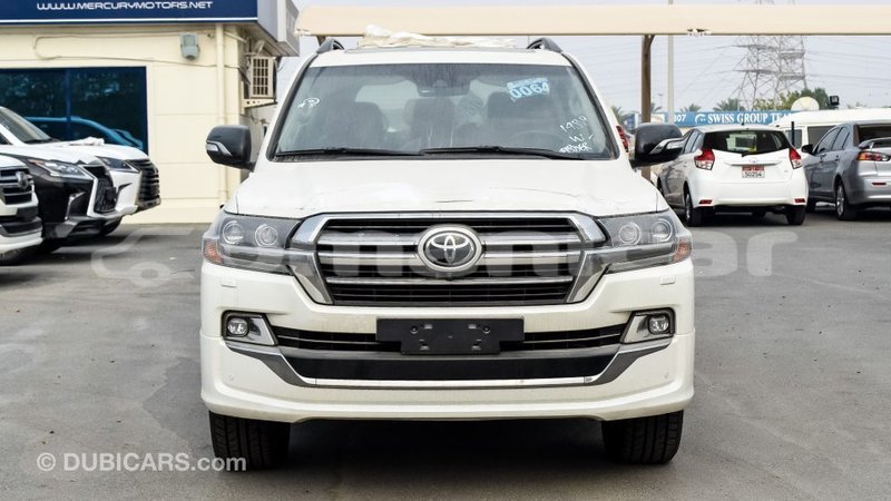 Big with watermark toyota land cruiser dhufar import dubai 2231