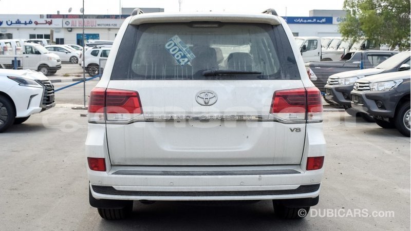 Big with watermark toyota land cruiser dhufar import dubai 2231