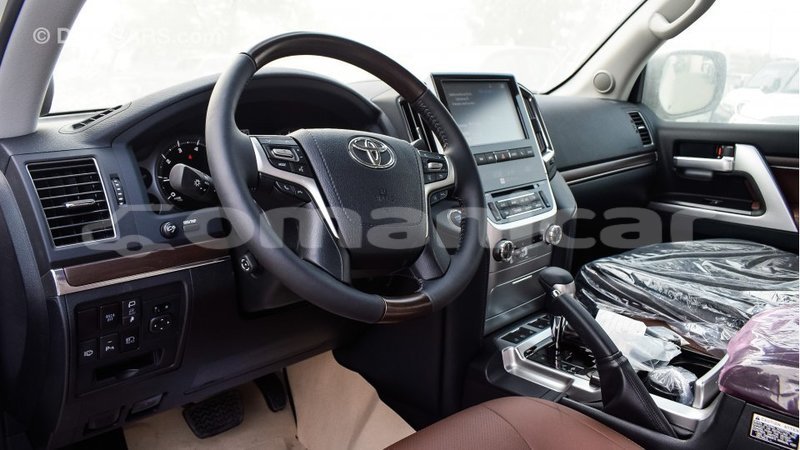 Big with watermark toyota land cruiser dhufar import dubai 2231