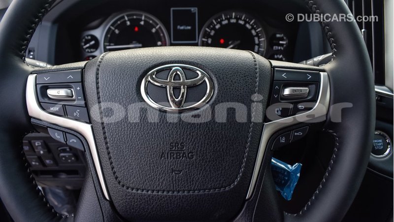 Big with watermark toyota land cruiser dhufar import dubai 2231