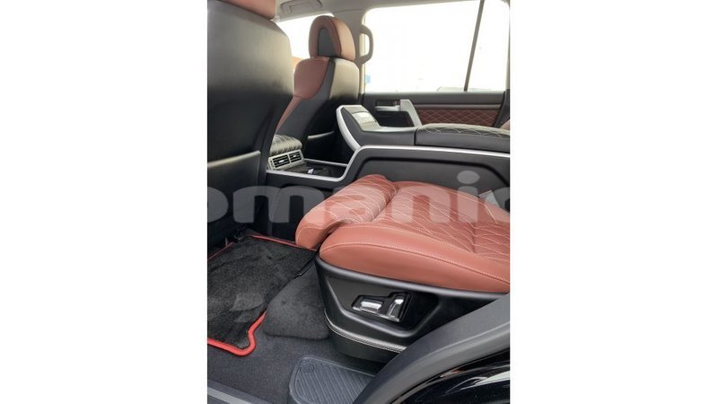 Big with watermark toyota land cruiser dhufar import dubai 2242