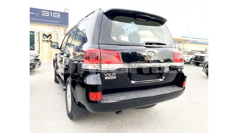 Big with watermark toyota land cruiser dhufar import dubai 2242