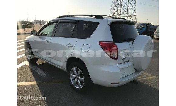 Buy Import Toyota 4Runner White Car in Import - Dubai in Dhufar Buy Import Toyota 4Runner White Car in Import - Dubai in Dhufar