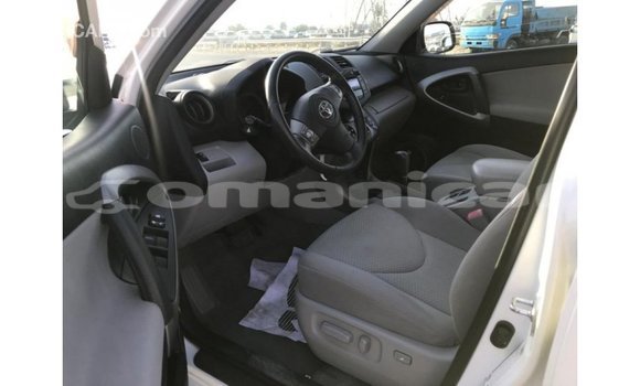 Buy Import Toyota 4Runner White Car in Import - Dubai in Dhufar Buy Import Toyota 4Runner White Car in Import - Dubai in Dhufar