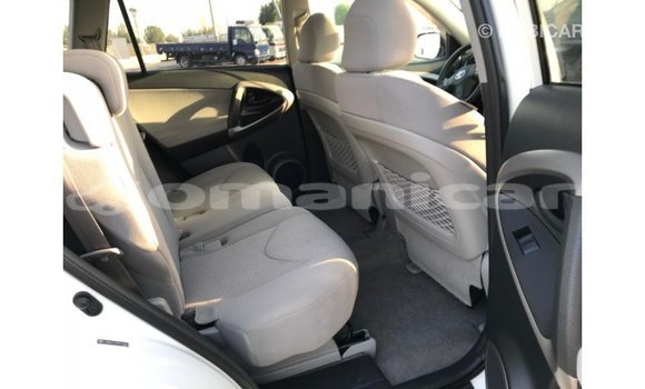 Buy Import Toyota 4Runner White Car in Import - Dubai in Dhufar Buy Import Toyota 4Runner White Car in Import - Dubai in Dhufar