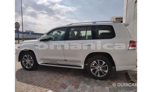 Buy Import Toyota Land Cruiser White Car in Import - Dubai in Dhufar Buy Import Toyota Land Cruiser White Car in Import - Dubai in Dhufar