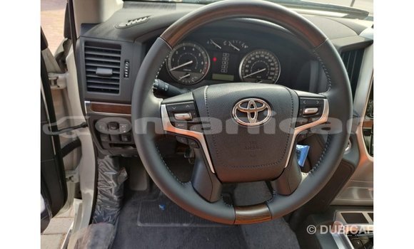 Buy Import Toyota Land Cruiser White Car in Import - Dubai in Dhufar Buy Import Toyota Land Cruiser White Car in Import - Dubai in Dhufar