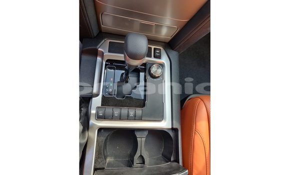 Buy Import Toyota Land Cruiser White Car in Import - Dubai in Dhufar Buy Import Toyota Land Cruiser White Car in Import - Dubai in Dhufar