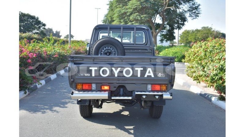 Big with watermark toyota land cruiser dhufar import dubai 2274