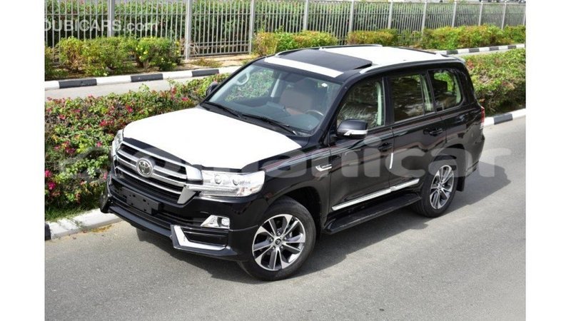 Big with watermark toyota land cruiser dhufar import dubai 2279
