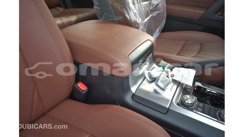 Big with watermark toyota land cruiser dhufar import dubai 2279