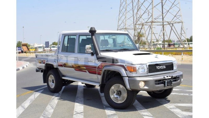 Big with watermark toyota land cruiser dhufar import dubai 2280
