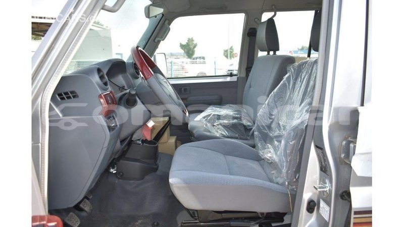 Big with watermark toyota land cruiser dhufar import dubai 2280