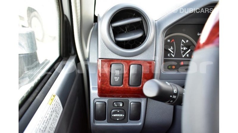 Big with watermark toyota land cruiser dhufar import dubai 2280
