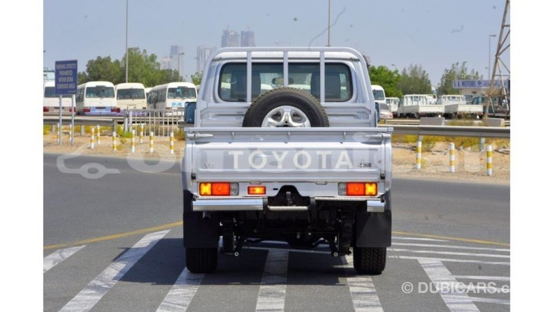 Big with watermark toyota land cruiser dhufar import dubai 2280