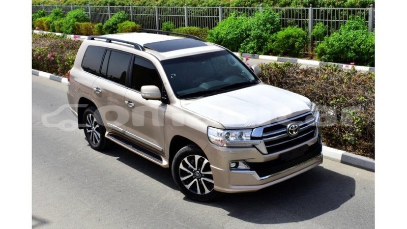 Big with watermark toyota land cruiser dhufar import dubai 2282