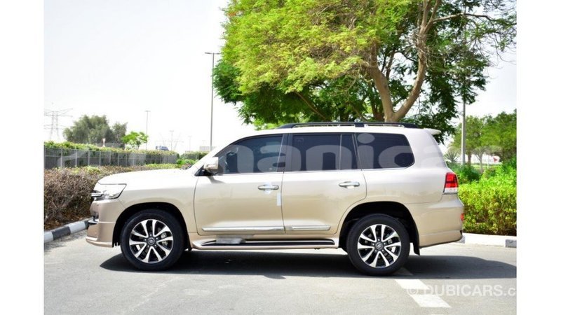Big with watermark toyota land cruiser dhufar import dubai 2282