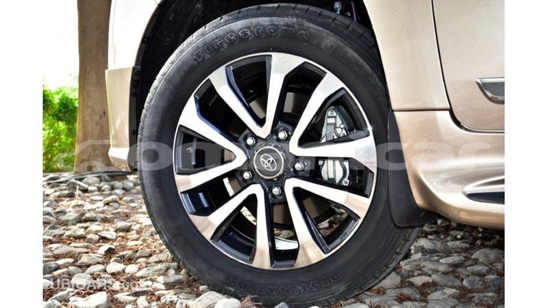 Big with watermark toyota land cruiser dhufar import dubai 2282