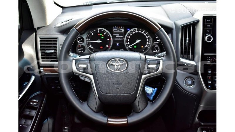 Big with watermark toyota land cruiser dhufar import dubai 2282