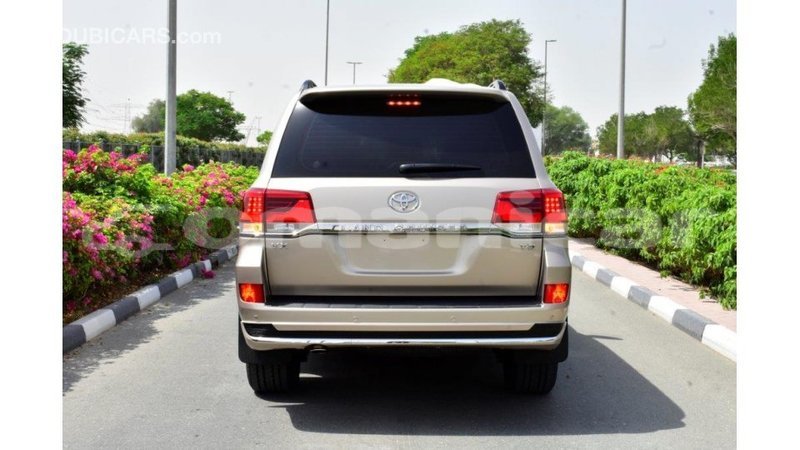 Big with watermark toyota land cruiser dhufar import dubai 2282
