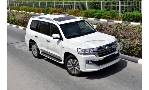 Buy Import Toyota Land Cruiser White Car in Import - Dubai in Dhufar Buy Import Toyota Land Cruiser White Car in Import - Dubai in Dhufar