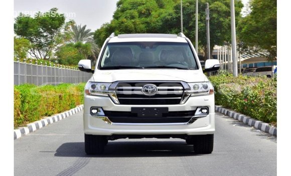 Buy Import Toyota Land Cruiser White Car in Import - Dubai in Dhufar Buy Import Toyota Land Cruiser White Car in Import - Dubai in Dhufar