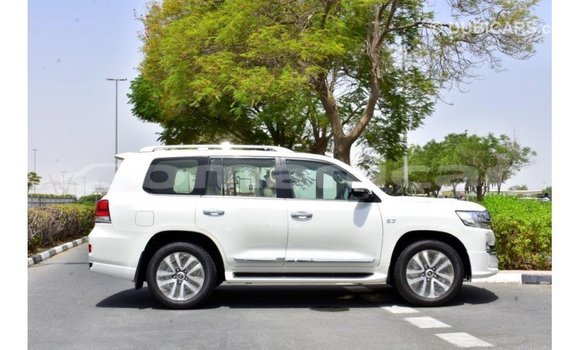 Buy Import Toyota Land Cruiser White Car in Import - Dubai in Dhufar Buy Import Toyota Land Cruiser White Car in Import - Dubai in Dhufar