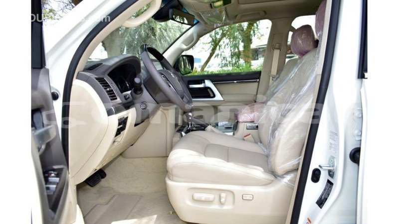 Big with watermark toyota land cruiser dhufar import dubai 2286
