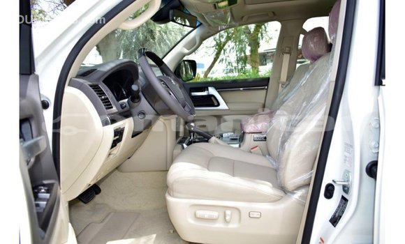 Buy Import Toyota Land Cruiser White Car in Import - Dubai in Dhufar Buy Import Toyota Land Cruiser White Car in Import - Dubai in Dhufar