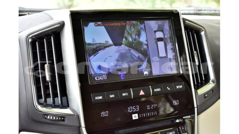 Big with watermark toyota land cruiser dhufar import dubai 2286